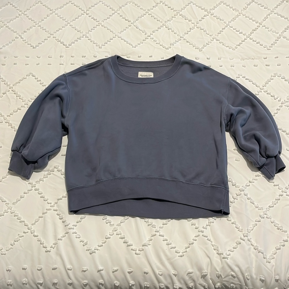 Abercrombie Dusty Blue Grey Cropped Crewneck with Puff Half Sleeves, Size S